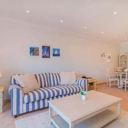 Sleeps 4 With Pool Air Con And Wifi *