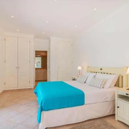 Sleeps 4 With Pool Air Con And Wifi Villa