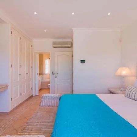 Villa Sleeps 4 With Pool Air Con And Wifi *