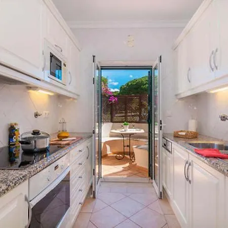 Sleeps 4 With Pool Air Con And Wifi