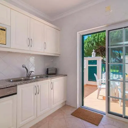 Sleeps 4 With Pool Air Con And Wifi