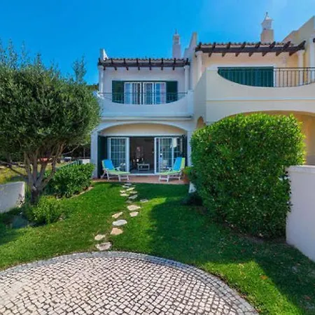 Villa Sleeps 4 With Pool Air Con And Wifi