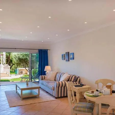 Sleeps 4 With Pool Air Con And Wifi