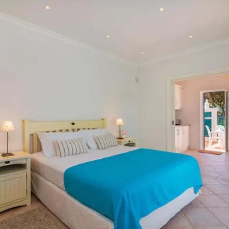 Sleeps 4 With Pool Air Con And Wifi Vale do Lobo