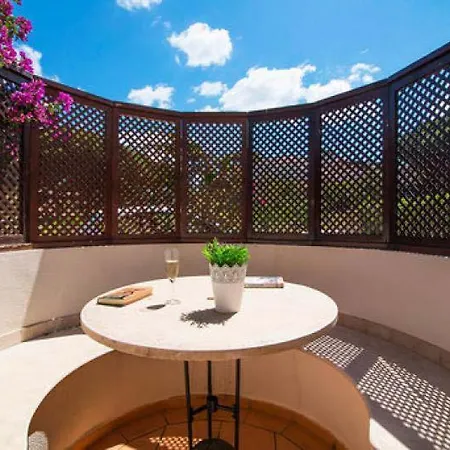 Villa Sleeps 4 With Pool Air Con And Wifi *